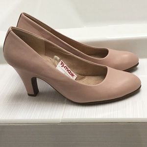 Blush pumps